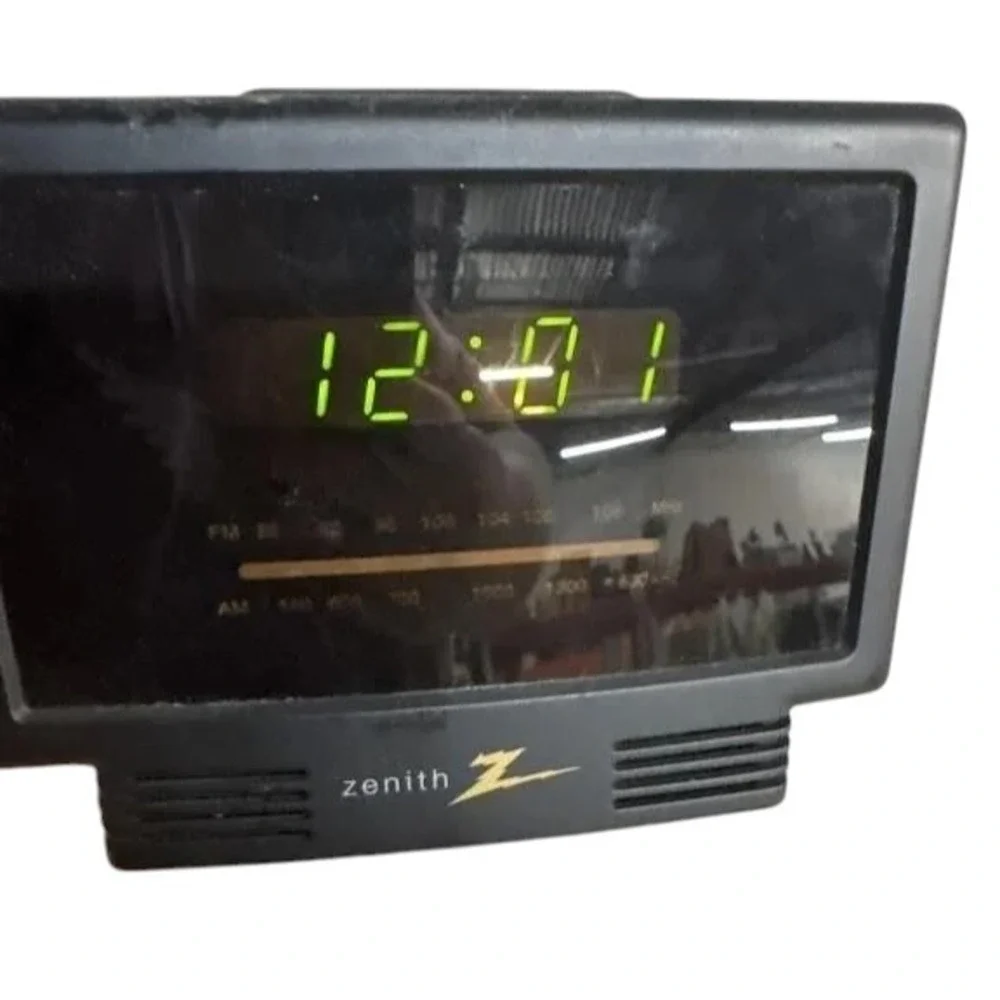 VTG Zenith Dual Alarm Clock Radio AM/FM Stereo Model ZG120M, Working‎ Great!